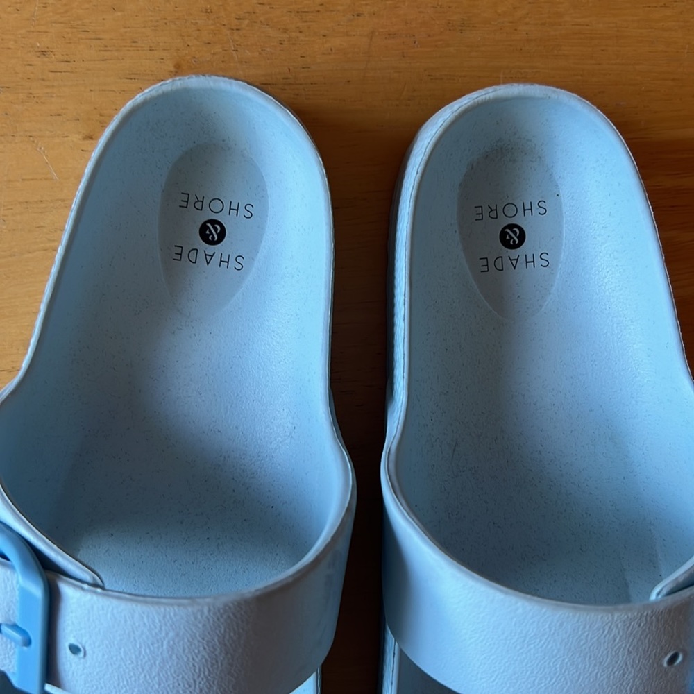 Sandals - Picture 2 of 3